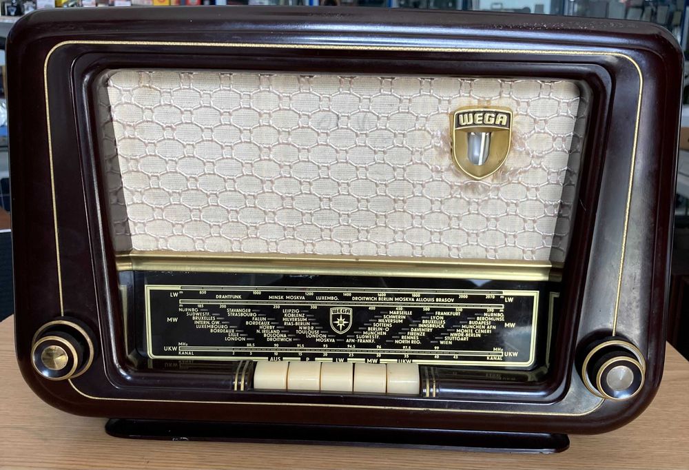 Radio Antigo Wega Carina II (Restaurado recentemente)