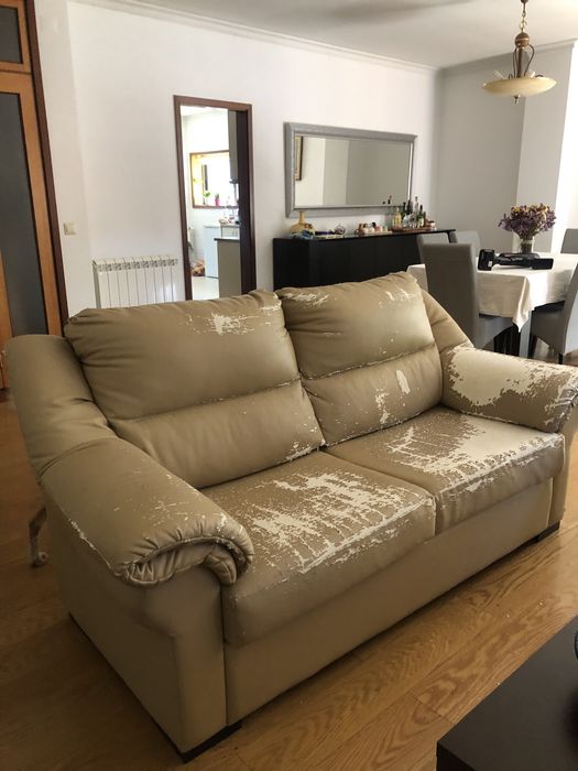 Sofa de 3 lugares, 1,85cmX0,85cm.
