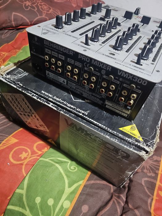 Mesa de som Behringer