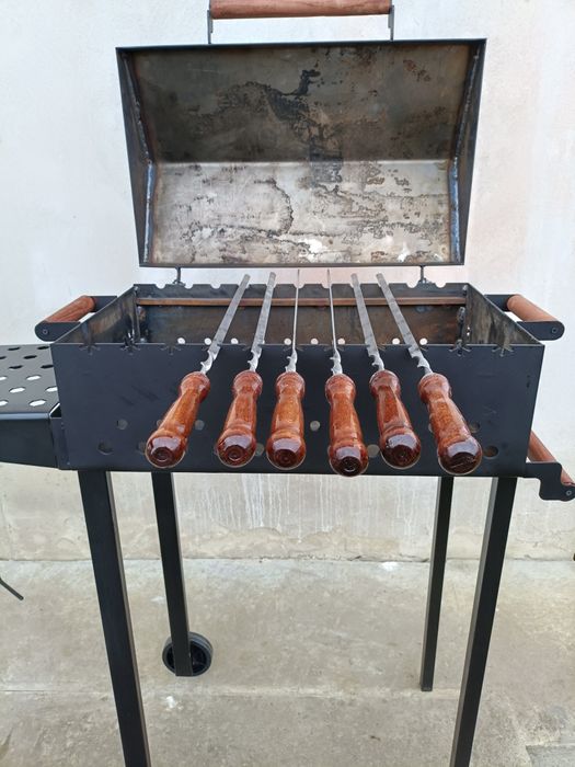 Мангалм 4мм гриль барбекю на колесах на 11 шампурів