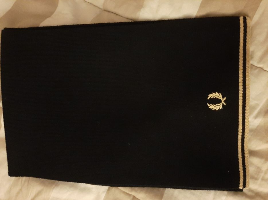 Cachecol preto Fred Perry original. Novo.