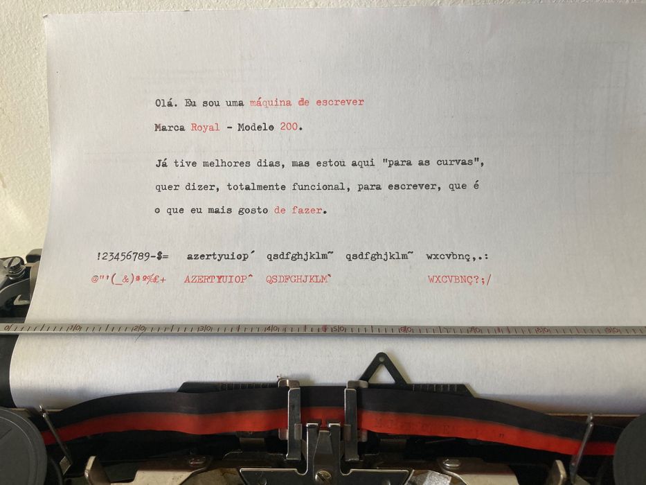 Máquina de escrever  ***  Royal 200