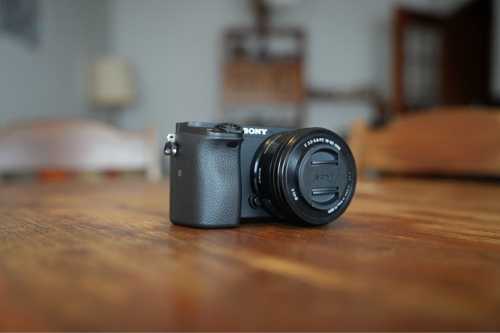 Sony a6400 + lente 16-50mm (Como Nova)