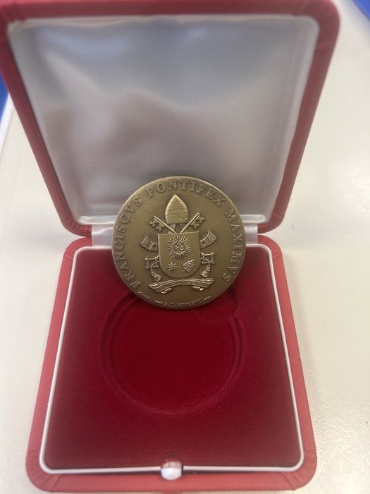 Medalha Papa Francisco JMJ2023