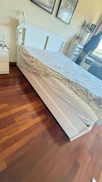 Cama casal com 4 gavetas e colchão