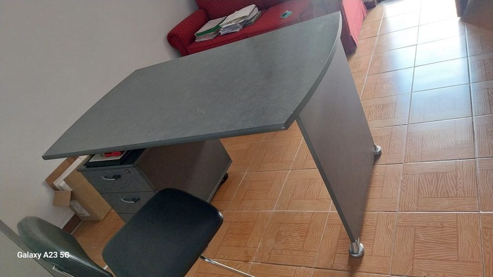 Secretária + bloco de gavetas