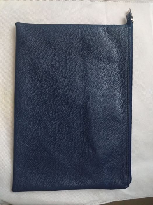 Granatowe etui na tablet Batycki