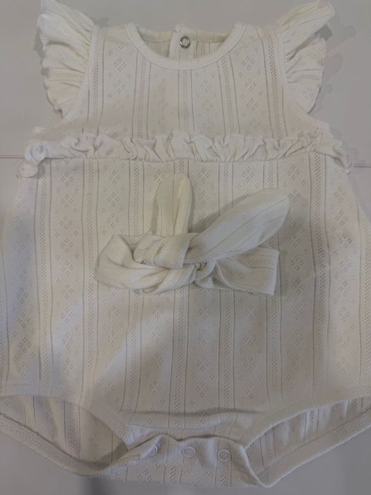 Дитячий боді-пісочник білий з рюшами для дівчинки