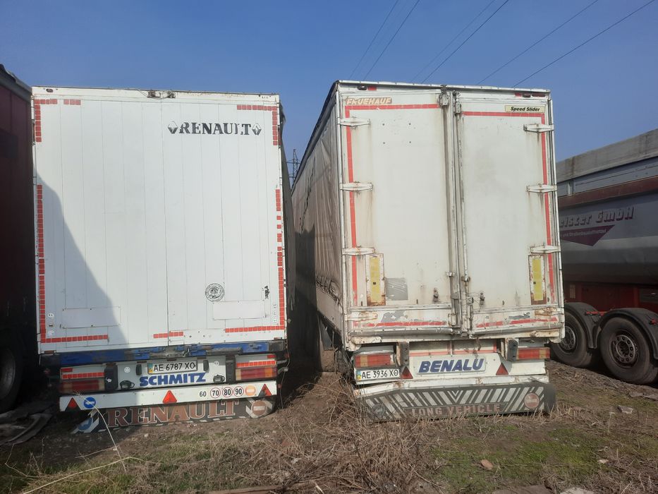 Продам срочно  полуприцеп  френхау  подемная  ось.  Требует  ремонта.