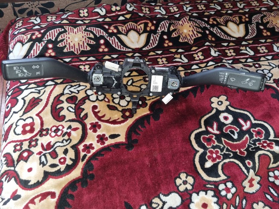 Підрульовий Переключатель перемикач гітара Skoda a5 2012