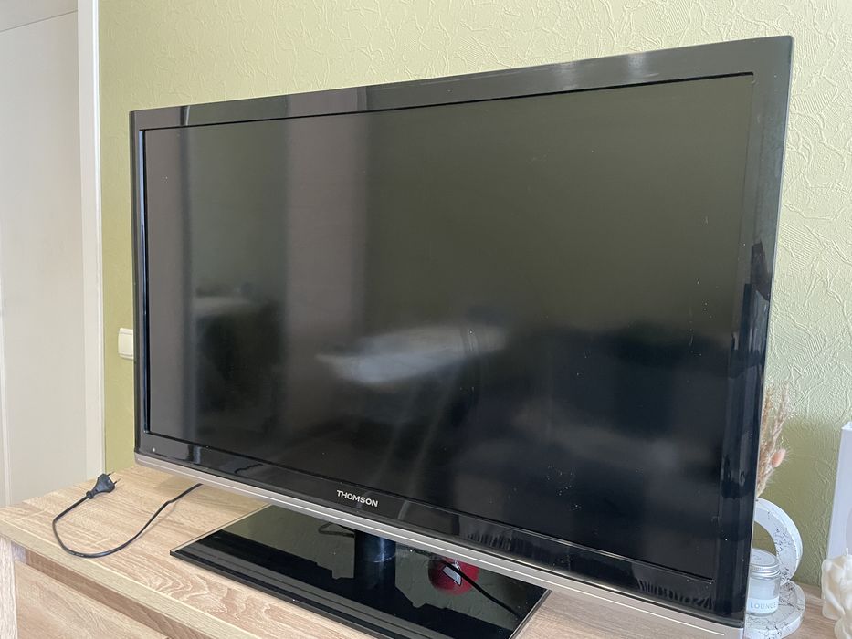 Thomson 40D3200 , діагональ 42