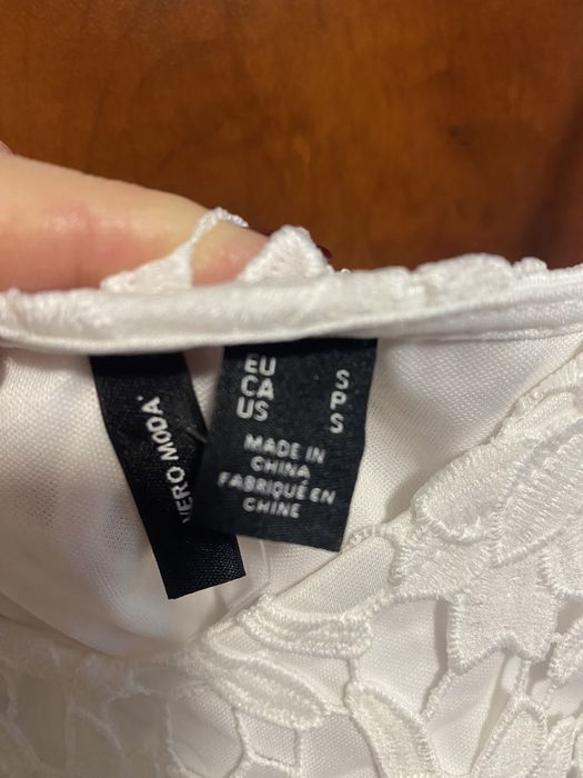Koronkowa sukienka Vero Moda