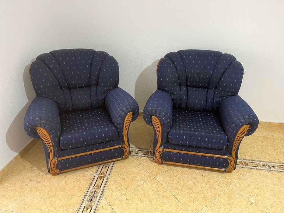 Conjunto de sofás – sofá 2/3 lugares + 2 poltronas | Bom estado