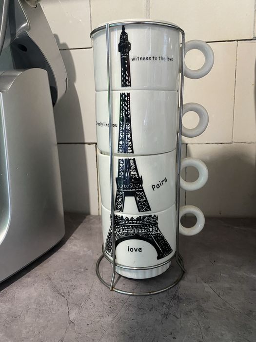 Набір чашок на металевій підставці