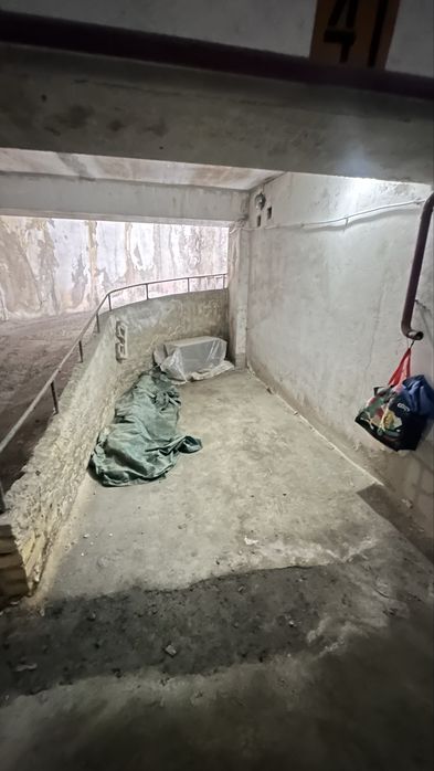 Паркомісце в паркінгу