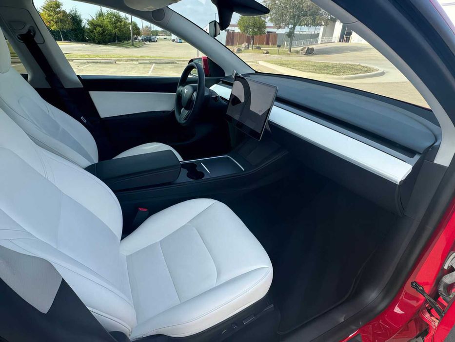 Tesla Model Y      2021