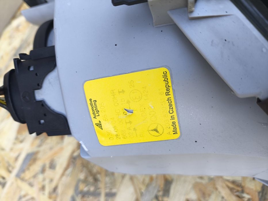 Фара Mercedes w203 c-class c180 c200 c220 c270

Опис: Фари Mercedes w2