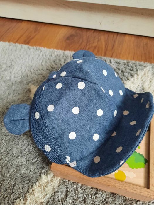 Czapeczka niemowlęca z daszkiem Nowa