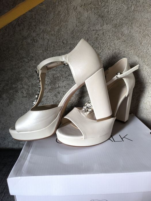 Nowe buty ślubne