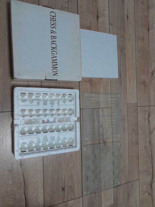 Szachy i Backgammon nigdy nie uzywane!