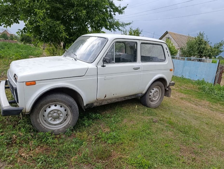 Продам автомобіль Нива