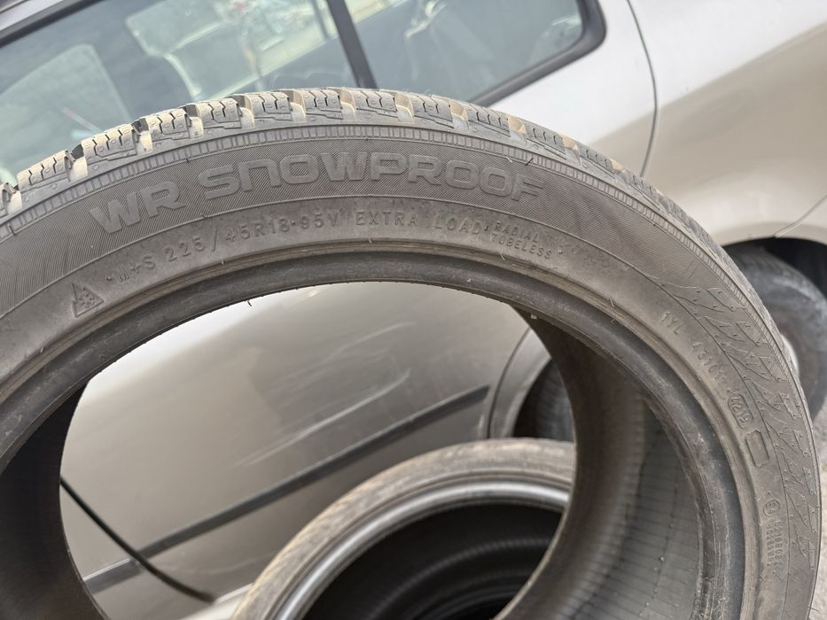 225/45/18 Nokian WR Snowproof