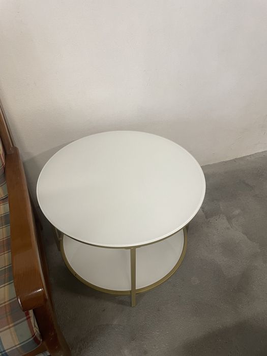 Mesa de centro pouco usada