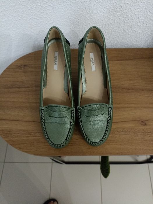 Sapatos novos da Geox em pele
