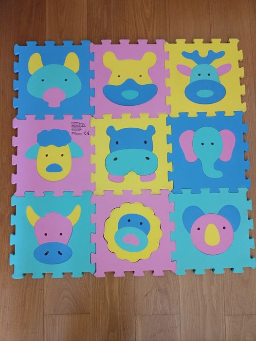 Tapete em esponja para quarto infantil, com muito pouco uso.