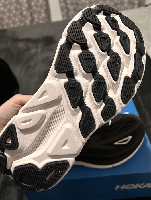 Sapatilhas Hoke Clifton 9