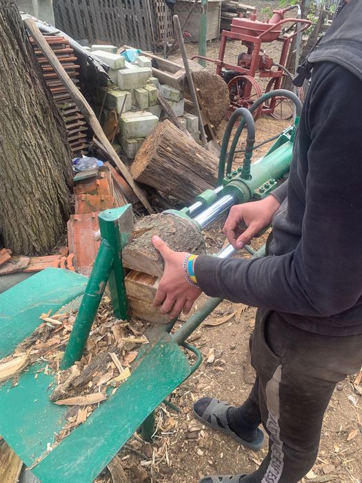 Дровокол гідравлічний