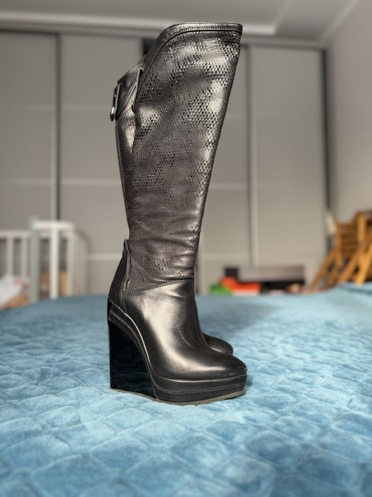 Шкіряні високі чоботи, розмір 35