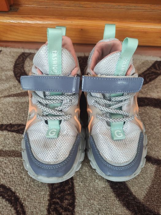 Кроссовки для девочки