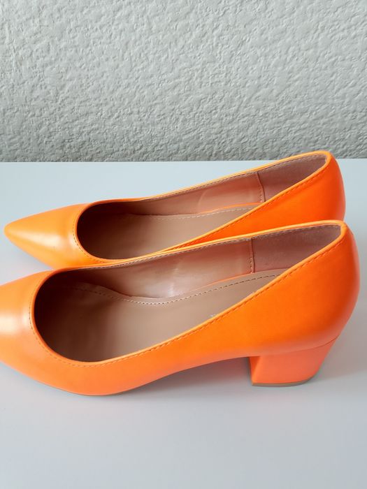 Buty damskie na słupku 39