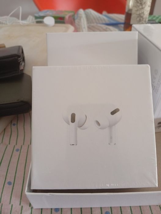 AIRPODS PRO  novos aplle