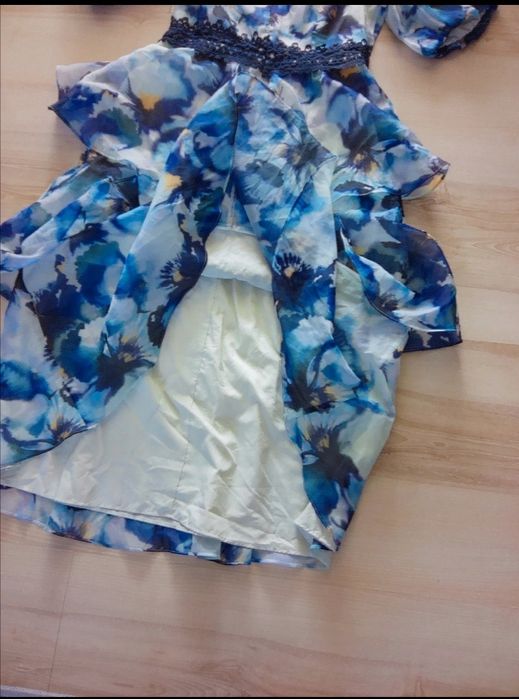 Elegancka sukienka falbany kwiaty bratki wesele L