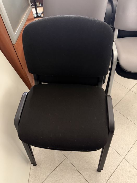 7 cadeiras das duas cores