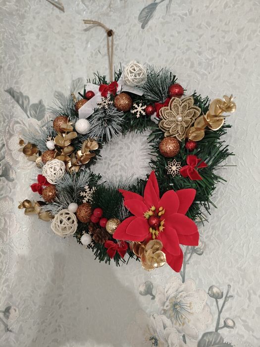 Новорічний віночок для прикраси дому