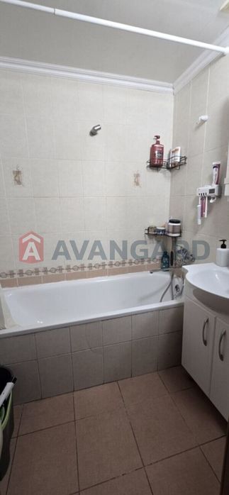 Продаж 3 кімнатної квартири у новому будинку, 2005 р.буд., кімнати окремі, кухня 10 кв.м.
