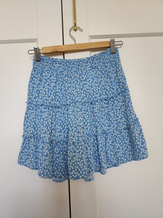 Niebieska błękitna spódniczka spódnica w kwiaty białe