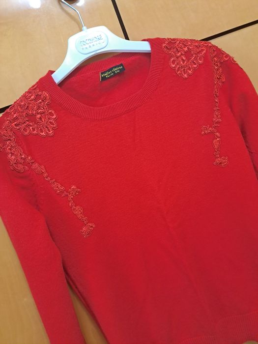Czerwony sweterek