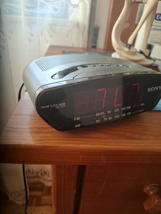 Radio relógio com alarme sony