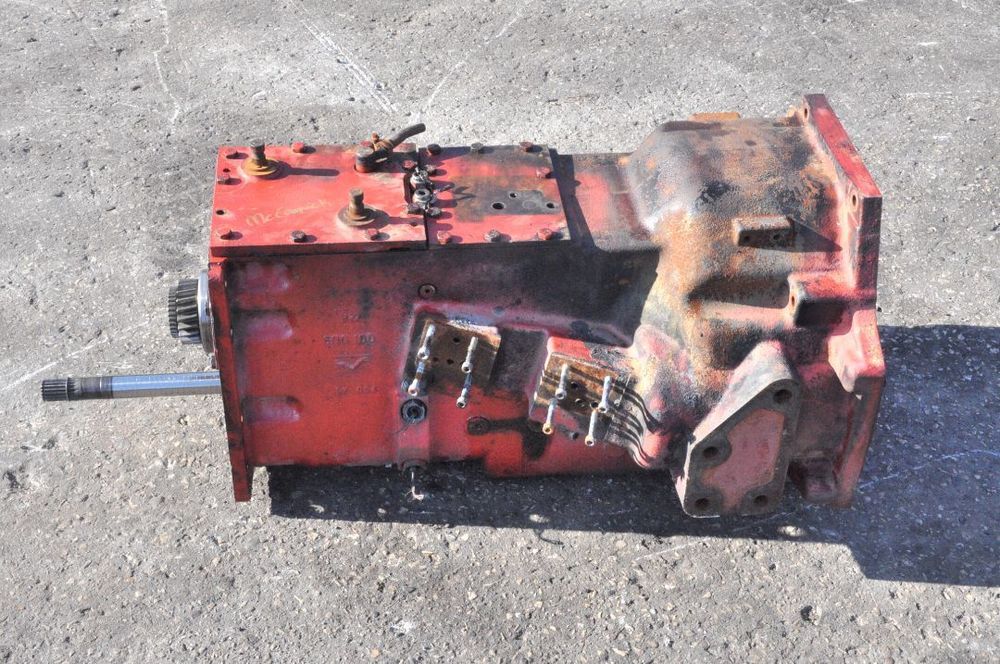 SKRZYNIA BIEGÓW MC CORMICK CASE 600100 / 1706K