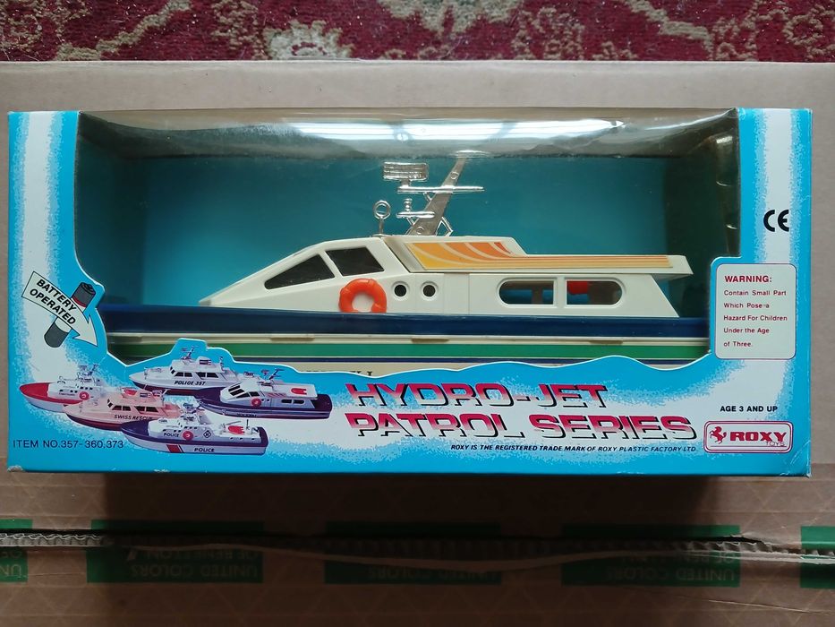 Brinquedos vintage: Submarino c/ telecomando, + duas embarcações iate.