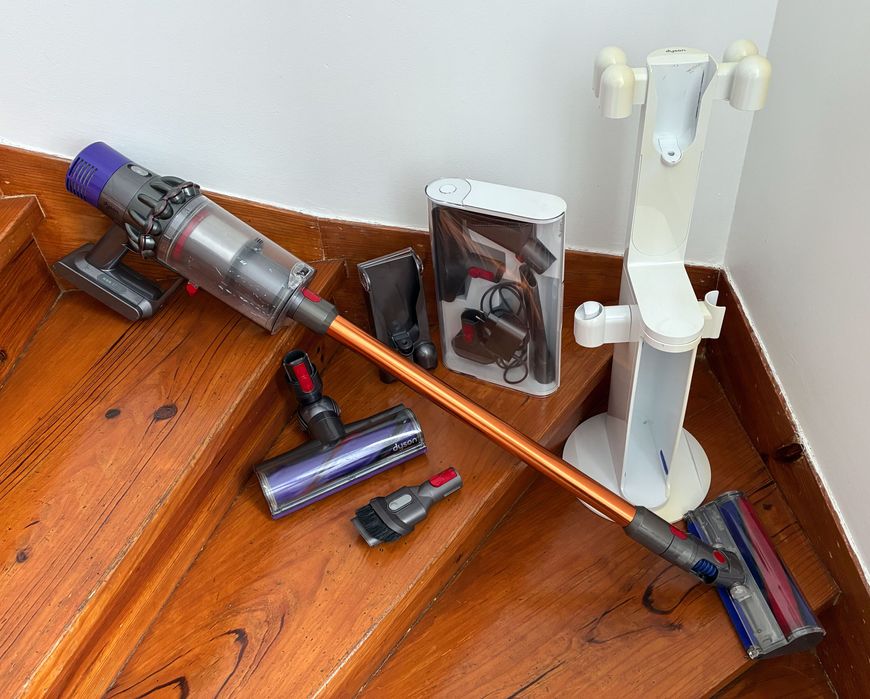 Dyson Cyclone V10 Absolute com Dok de carregamento