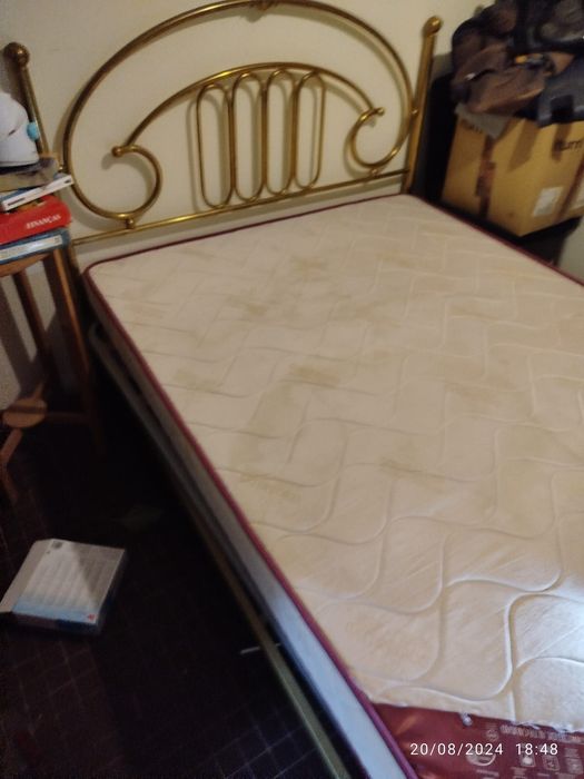 Cama ferro dourado