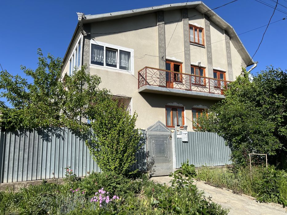 Продам великий будинок в хорошій локації