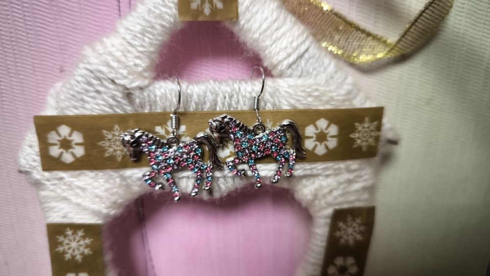 Чарівні сережки з лошадками коні символ 2026