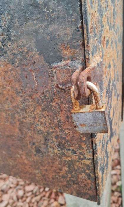 Металева розподільна скринька / електрощиток (б/у)