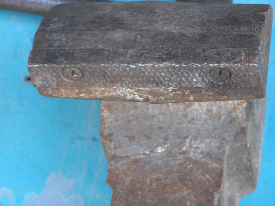 Тиски слесарные поворотные  СССЗ,ширина губок 125 ММ